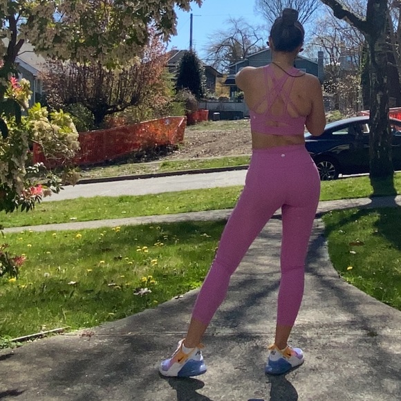 Lululemon matching top and pants beautiful colour. Please msg to buy individual - Picture 4 of 4